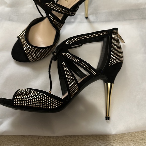 Size 8 Guess glamour heels - Picture 2 of 8
